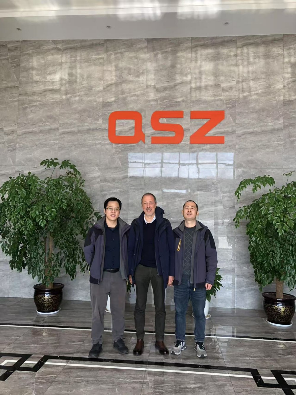 Cliente Italiano Visitando QSZ1